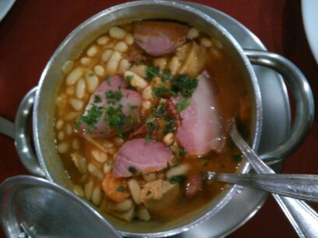 モツ、焼き豚、白いんげんが入ってます。