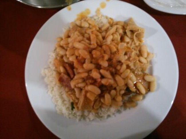 それを白ご飯のうえにかけます。いんげん豆がやたら多いですが。味は日本人に合うと思います。