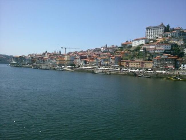 今度は、ドン・ルイス１世橋の下の橋を渡って対岸にきました。