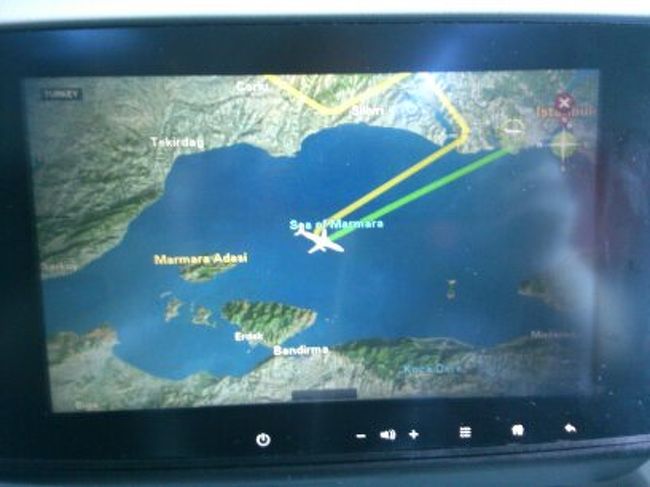 4時間が経過しトルコ上空までやってきました。<br />イスタンブール直前にマルマラ海を大きく旋回します。<br />