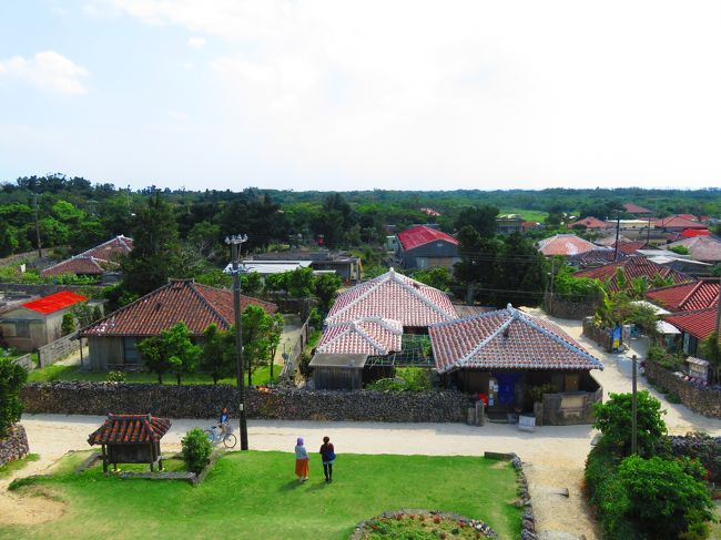 竹富島と言えば　この赤瓦。<br />風に乗って、三線の音色が聴こえてきます。