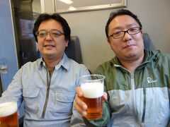 今回の待ち合わせ場所は【新宿駅】発の【ホリデー快速ビューやまなし号】の車内です。各自おつまみとビールを持ち込みます。