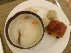 済州KALホテルの朝食。

前日の中文ハナホテルの朝食がとても良かったため、どうもイマイチなラインナップ。