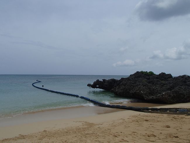 サンセットビーチにＴＥＬ<br /><br />遊泳可ですとの事<br /><br />さっそく来ました。<br /><br />ここは前回も来たけど、魚がいないので、すぐ退散したビーチ<br /><br />でも今日は泳ぎますよ〜