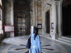 エストレーラ教会、ポルトガルでの観光スポット、初見。どのような建物かワクワクします。