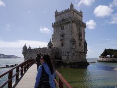さあ、ベレンの塔に到着です。長い行列と聞いていたのですが、期待はずれで逆に幸せ、まぶしい日差しで並ぶのはツライですから。