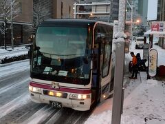 関西から乗って来た夜行バス。
朝6時ごろに長野駅に到着。