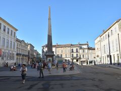 アルルの中心地、リパブリック広場

既にカメラを2台持ちしたカメラマンが大挙集合していた