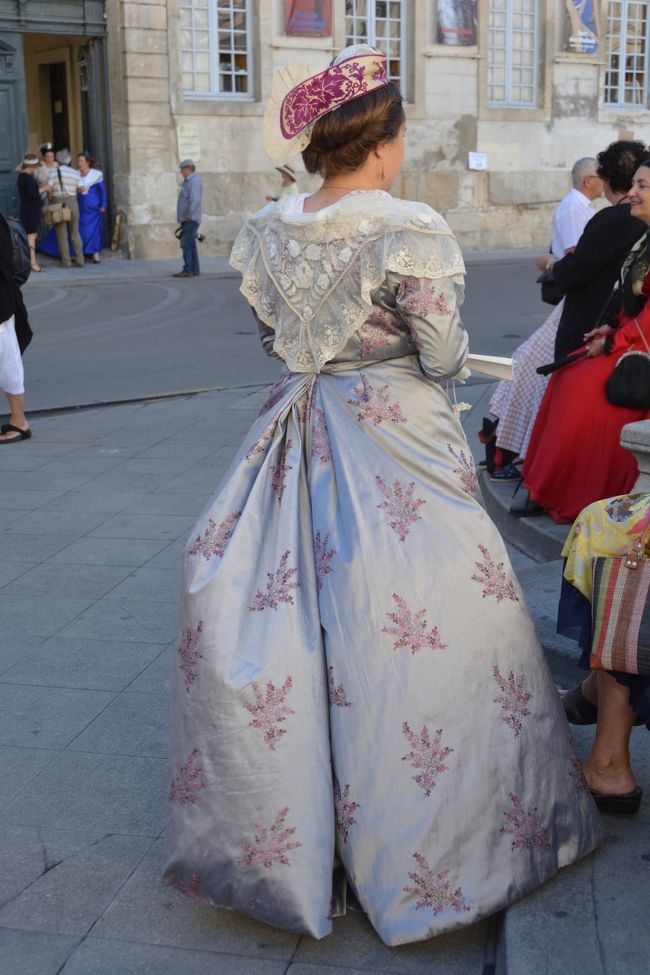 南欧 美の旅 6 美しいアルルの女に胸キュン 古式ゆかしいアルル衣装祭を堪能 アルル フランス の旅行記 ブログ By Deracineさん フォートラベル 南欧 美の旅 6 美しいアルルの女に胸キュン 古式ゆかしいアルル衣装祭を堪能 アルル フランス の旅行記 ブログ By Deracineさん フォートラベル