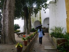 王宮に着きました。王宮は内部見学が主、とりあえず入口に向かいましょう。