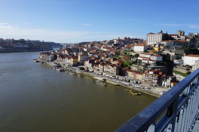 橋からの旧市街地の眺め。