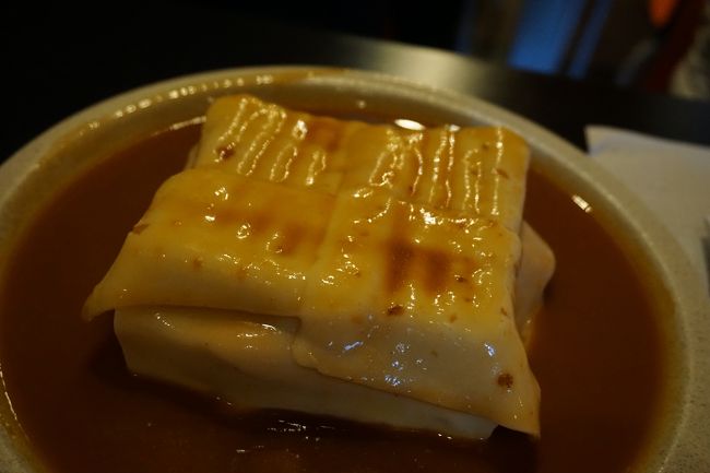 こちら「フランセジーニャ」<br />ポルト発祥のおやつ。<br />スライスチーズ4枚のせ。