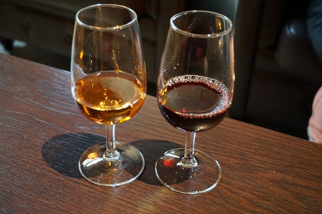 まずは無料で赤と白を試飲させていただく。<br />どちらも美味しかったですが<br />私的に白が気に入っちゃいました。