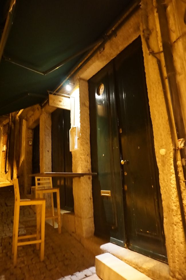 今晩の夕食処。<br />『Taberna dos Mercadores』