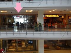 別に日本食を食べるつもりではないのです。ちょっとウロウロしていただけ。あっさり目のタイ料理が食べたいので、YUM＆TUMへ・・・の筈が、別のお店になっていました。ひとりご飯の時に便利だったのに、残念です。