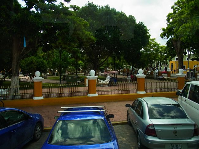 目覚めると何やら雰囲気のある町の公園前でバスが停車しました。