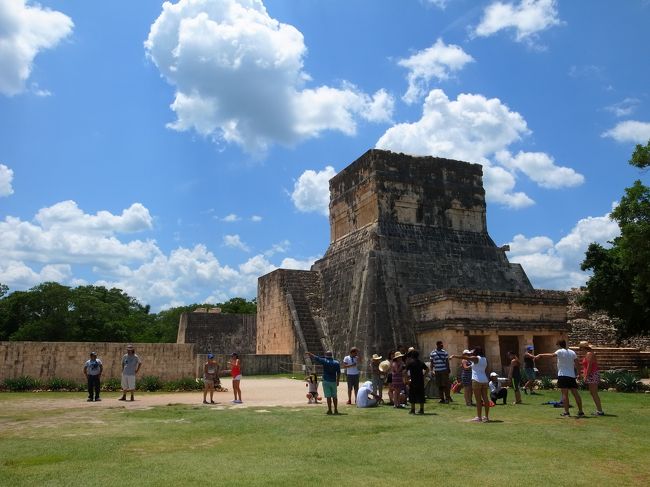 ガイドの岡さんは混雑状況を考慮し、うまく日陰を利用し効率的にガイドしてくれまた。