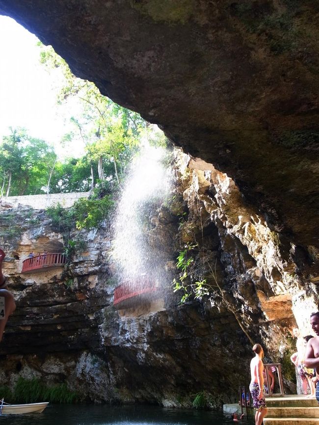 ガイドさんから明後日に行くセノーテのほうが雰囲気ありますよとのことでしたのでここでは見学だけにしました。