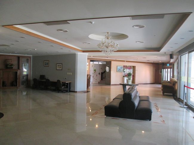 中港大飯店の広いロビー
