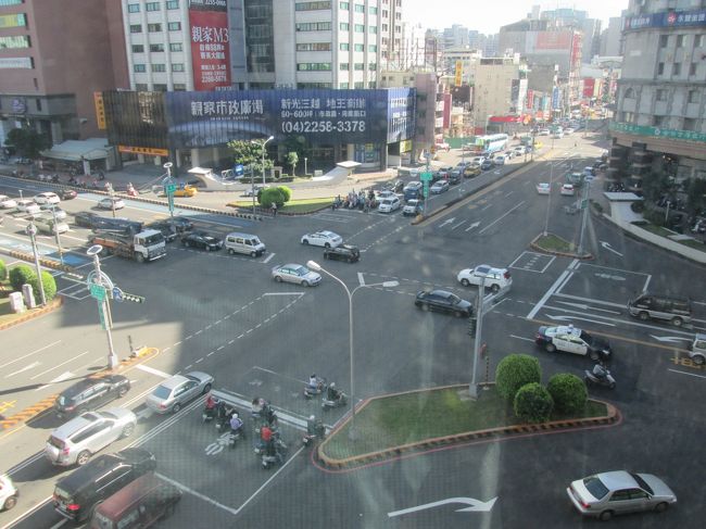 中港大飯店の７階にあるレストランからの眺め、五権路と台中港路・中正路の交差点が良く見えます