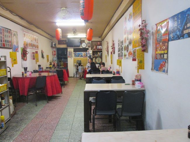 太郎の店内、台湾らしい店内でした、日本食を扱っていますが店員は日本語はできませんでした