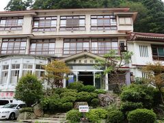 【瀬見温泉】喜至楼
http://www.kishirou.com/

山形県内に現存する最古の旅館建築物と言われている
レトロ感満載の温泉宿です

昭和の時代は、結構賑わっていた雰囲気を醸し出していますが、
今では、ひっそりとしております。

