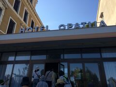 スロベニア観光を終え国境を越えてやってきたのは、クロアチアのリゾート地オパティア☆

この日宿泊するのは街の名前そのもののホテルオパティア。
19世紀末の建物というだけあって重厚な雰囲気。