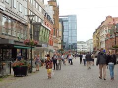 物価がちょっと安いから、コペンハーゲンからもお買い物にやってくる人が多いんですって。