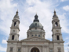 お次は聖イシュトヴァーン大聖堂。
国会議事堂と並んで、ブダペストで最も高い建造物。