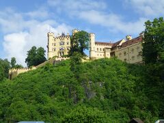 ノイシュヴァンシュタイン城へ
こっちは幼年期を過ごした城だったような