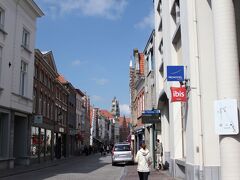 駐車場はいつもだいたい空きがあるibisの地下に停めました。