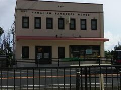 3日目
ホテルのイマイチな朝食を蹴って、やってまいりましたパンケーキのパニラニ。
朝7時からやってますが、8時前に入店したらもう結構人がたくさんいましたよ。