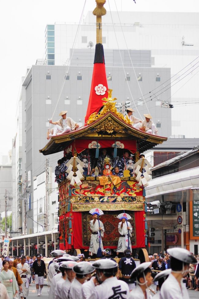 祇園祭！今日は前祭の山鉾巡行です。動く美術館にため息！』二条