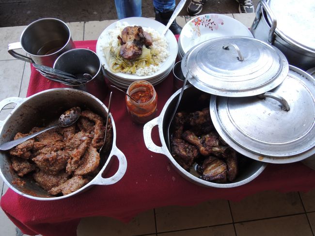 鉄道駅近くで、お姉さんの繁盛飯やで食べてみたら美味しい。アジア飯みたいだ。