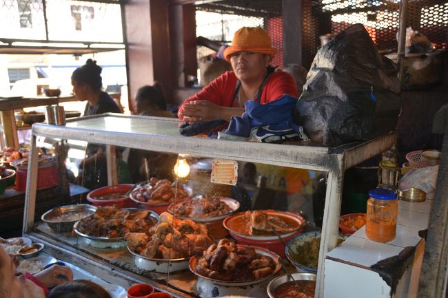 ランチ客で混む Tsiron'akoho Mafilotra