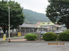 10:25　碓井鉄道文化村着 (60分間)

　　　 こちらは駐車場から見た横川駅。