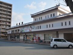 東萩駅です。萩には東萩駅と萩駅がありますが、萩駅は列車の発着が少なく、観光の中心は東萩駅となっているようです。