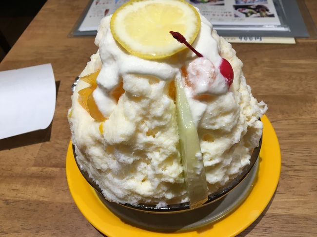 名物のしろくまかき氷。<br />2人で一個で十分満足です。
