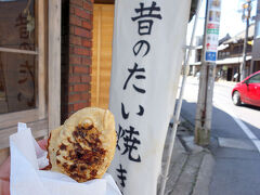 武雄亭の昔のたい焼き。皮が薄くてパリっとしている。あんこうめぇ。
と、他にも色々美味しそうなモノがあったので、食べあるきにもいいね。