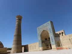 ミナレットのお隣の建物が【カラーン・モスク(Kalyan Mosque)】です。