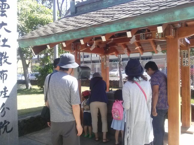 手を洗います！<br /><br />ロールペーパーが自動でした。