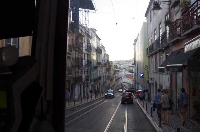 ポリスレポートも手に入れたし、せっかく乗り放題のパスがあるので適当にトラムに乗ってみる。