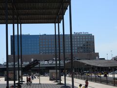サンツ駅

1979年に完成したバルセロナ最大のターミナル駅、年間利用客数3千万人
（ちなみに世界一は新宿駅で一日の乗降者数が360万人）

フランスからの国際線も発着する新しい駅

自分のバルセロナの旅もここから始まった