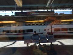 コルドバ駅に停車