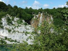 「ヴェリキ滝」のアップ。
ヴェリキ滝はクロアチアで一番の高さを誇る大滝です。