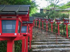 貴船神社にお参りします。多くの拝観客で賑わっていましたが、一瞬人が途切れ、写真を撮りました。