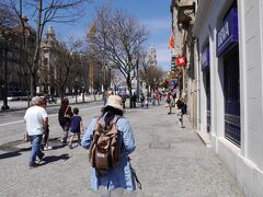 さて、次はどこに行こうか。アリアードス通りを少し行ってみます。