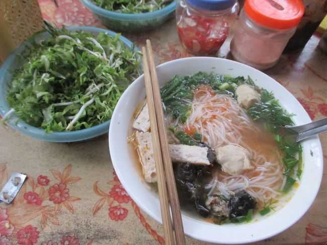 朝食はフォー。20.000ドン