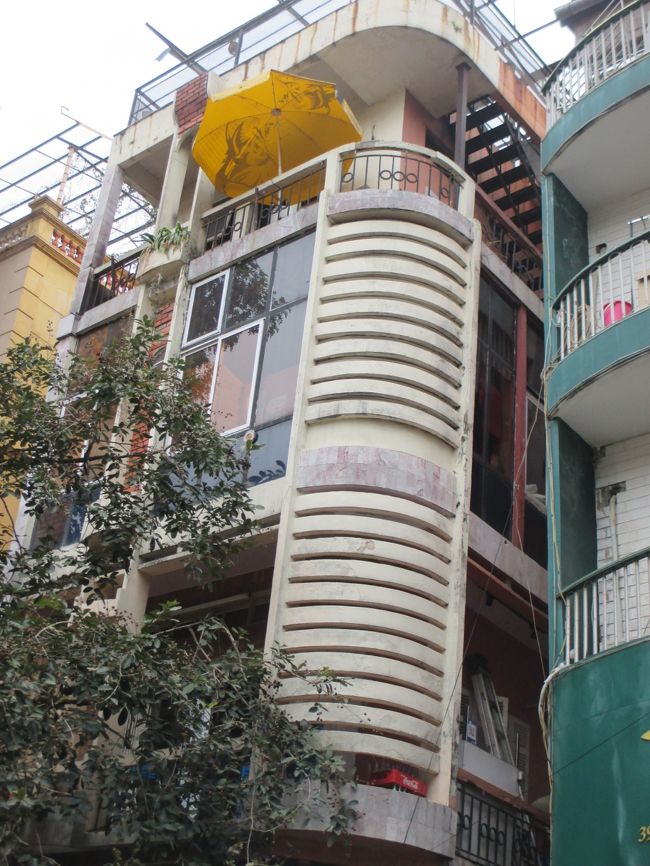 レトロ・モダンなビル。