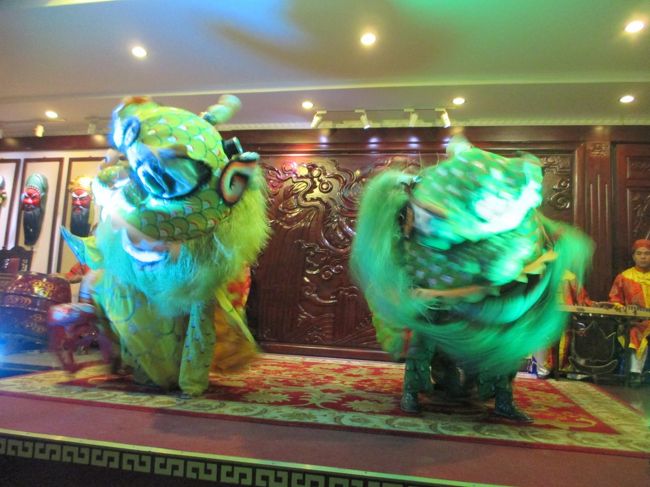 子供を産み落とす、おめでたそうな舞がある。